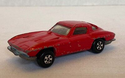 Ertl '63 Corvette Stingray 1:64 Diecast Metal - Engine Hood opens