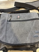 SwissGear Zinc DSLR Camera Messenger Bag in NWOT 17 L 12.5 T 6 D