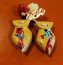 Old Vintage SOUVENIR PIN Wooden Miniature Castanets Hand Painted Latin Dancers💃