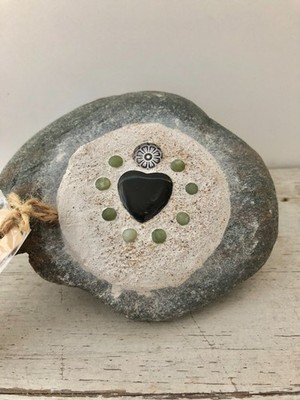 Mosaikstein Glücksbringer kl. Mandala m. Heilsteinherz auf Naturstein handmade