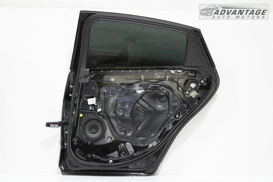 Chevrolet Malibu 2016-2024 puerta trasera derecha carcasa negra meet hervidor metálico OEM Foto 2 de 4