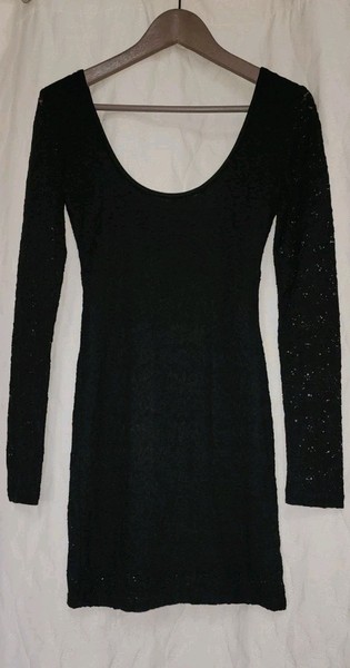 Stunning LACE BODYCON DRESS Mini BLACK Long Sleeves Scoop Neck Lined Size 6