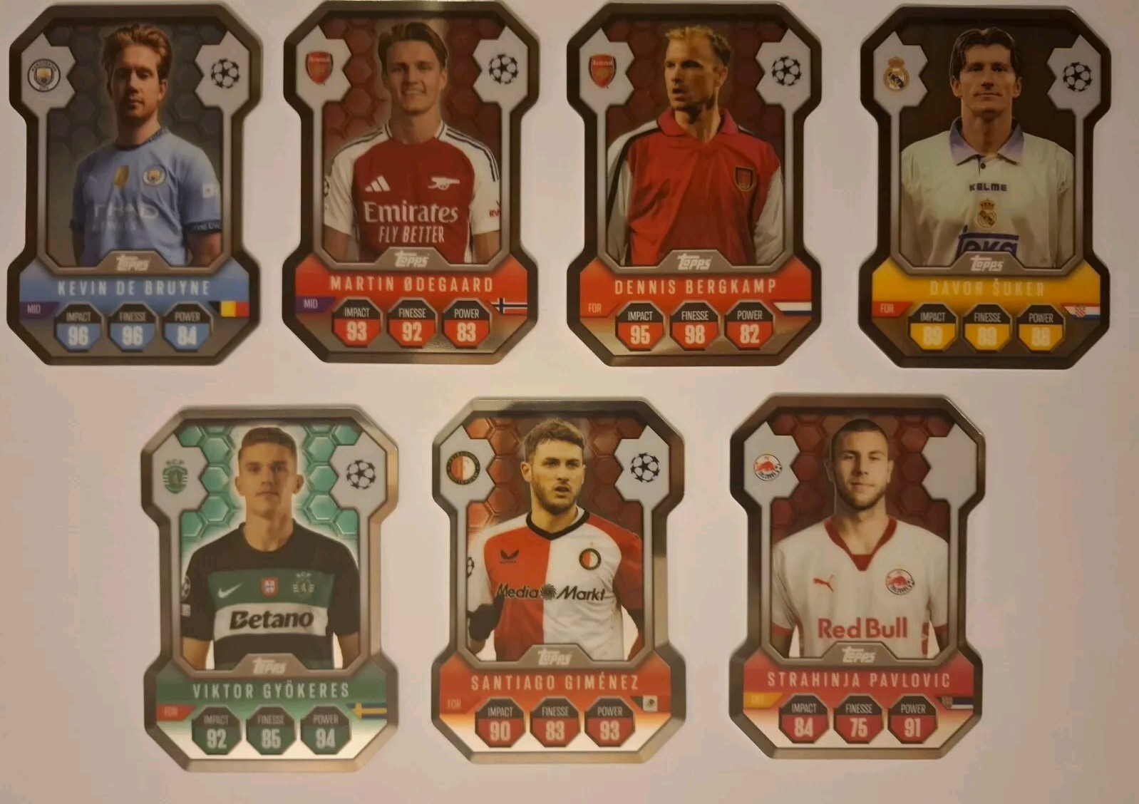 Tarjeta Topps Match Attax 24/25 Champions League ESCUDO CROMADO SH 1-18