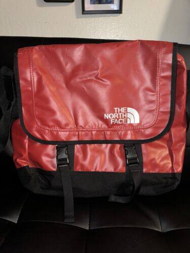 The North Face Base Camp Messenger Laptop Shoulder Bike Bag in Red 17” X 14” - 第 1/12 張圖片
