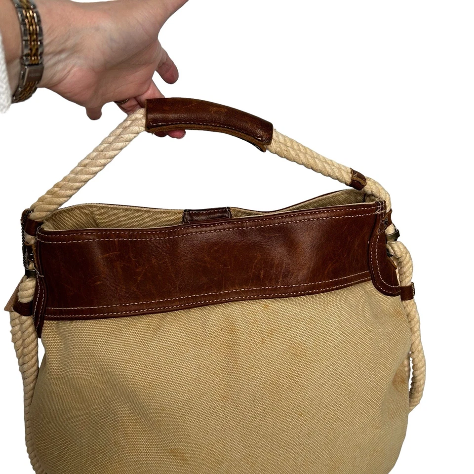 Bolso Hobo X Grande Gap Color Amarillo Pálido/Caqui Lona y Cuero Asa Única Foto 3 de 4