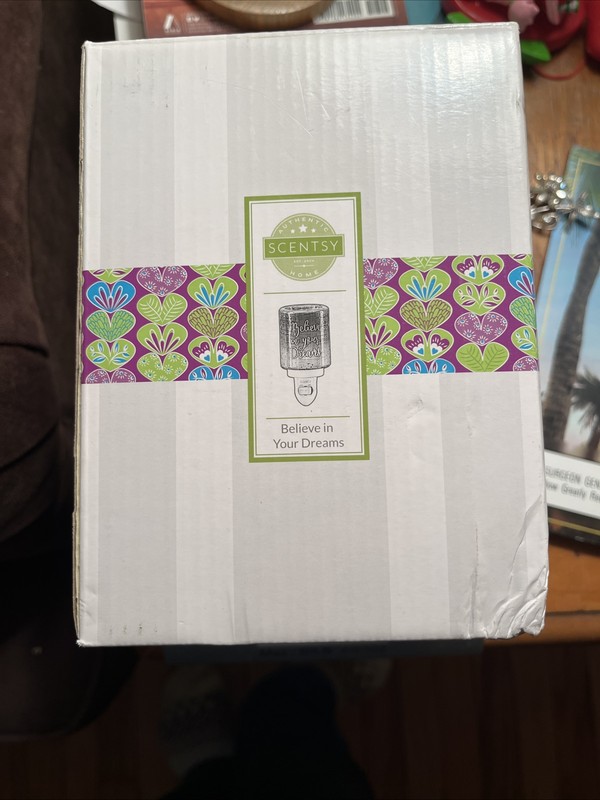 SCENTSY NIB Believe in your Dreams, Mini Plug In Warmer