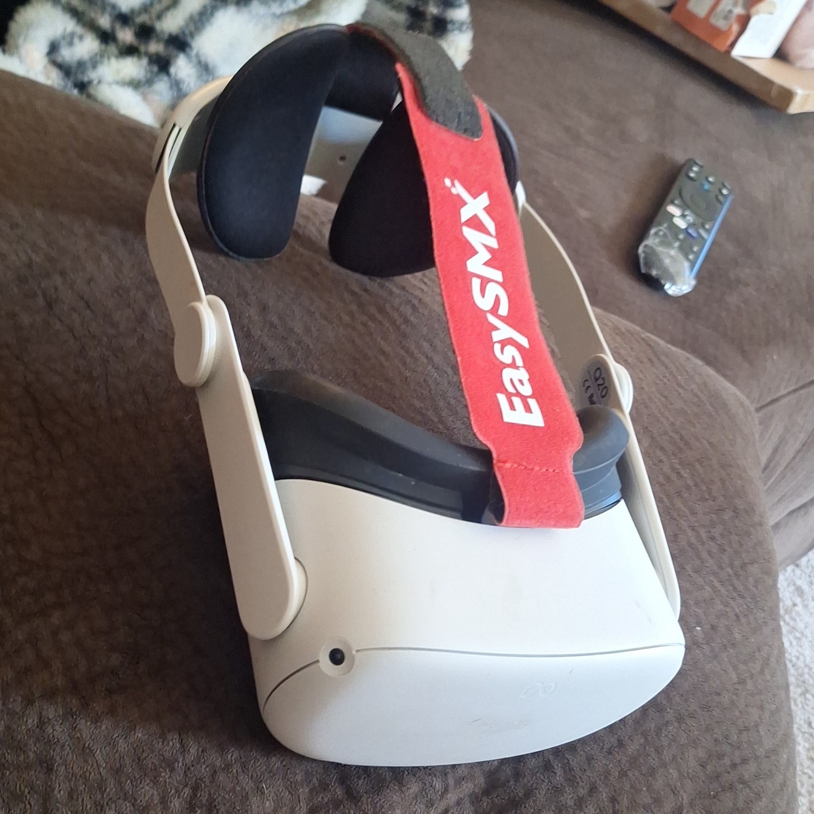 Meta Oculus Quest 2 Standalone VR Headset White w/ Controllers & EasySMX Strap