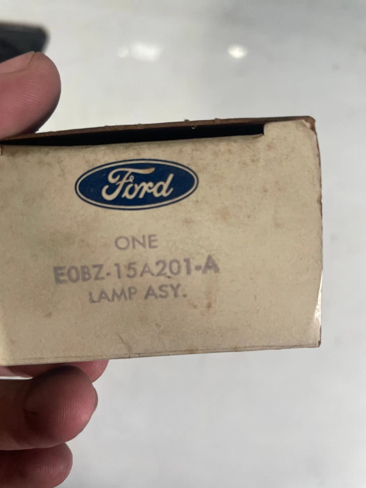 Lámpara marcadora lateral Ford Fairmont Mercury Zephyr 1980-83 OEM E0BZ-15A201-A NOS, Foto 4 de 4
