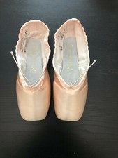 Capezio Sylphide pointe shoes size 4.5