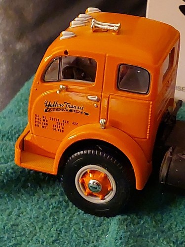 ATTRACTIVE & TOUGH 1ST GEAR 1953 WHITE 3000 TRACTOR, 30 FT TRAILER 1/34 SCALE - Picture 2 of 12