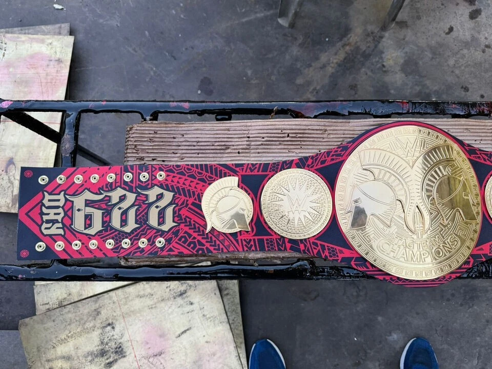 Cinturón réplica personalizada USOS Tag Team Championship Wrestling 4 mm Foto 2 de 4