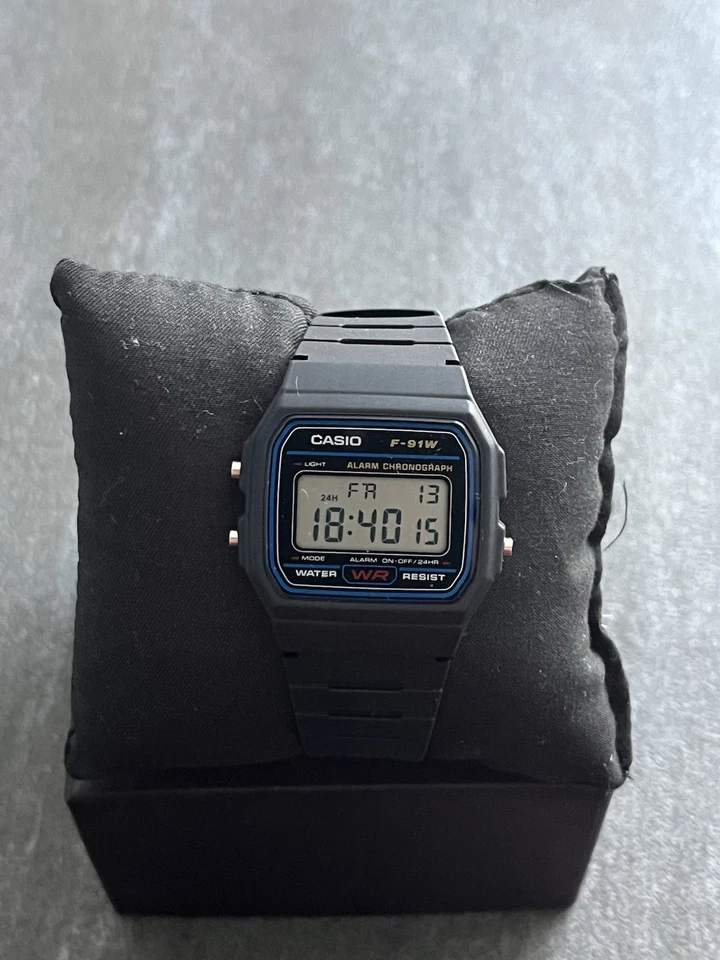 orologio Da Polso uomo Casio F-91W Nuovo Con Scatola. - Immagine 2 di 4