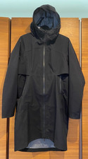 Lululemon Rain Rebel raincoat/ jacket  waterproof mac size UK 8