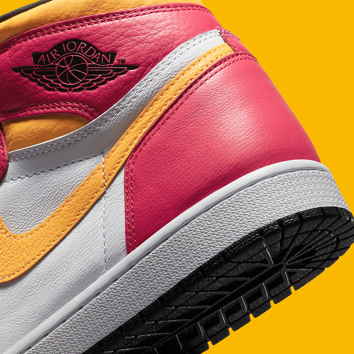 Jordan 1 Retro High OG Light Fusion Red (555088-603) - Size Jordan 1 Retro High OG Light Fusion Red (555088-603) - Size
