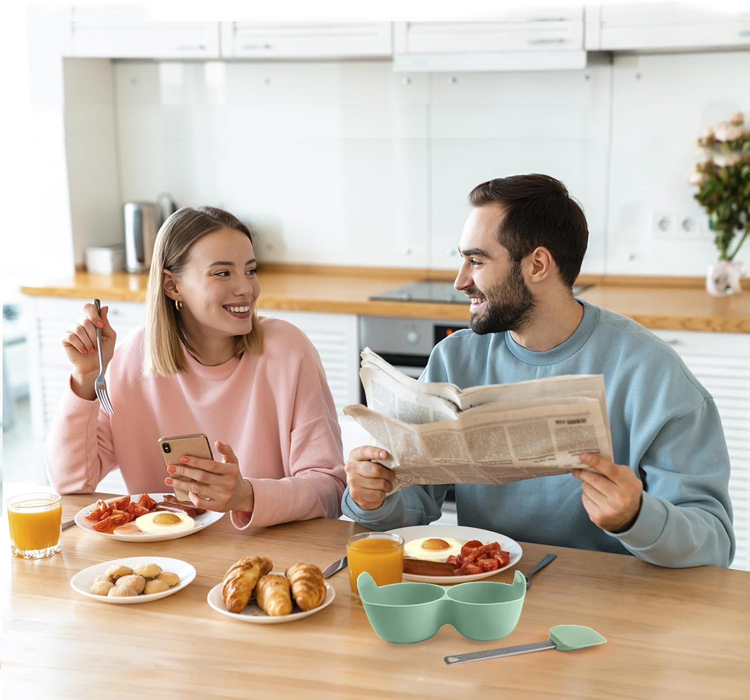 2-Cavity Silicone Microwave Egg Poacher Cooker with Lid & Handle - Dishwasher Sa