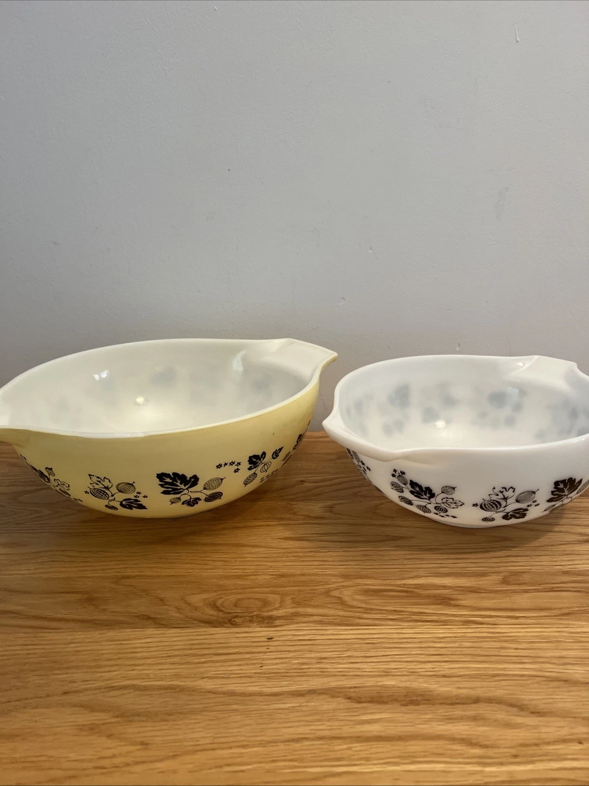 vintage Pyrex JAJ Gooseberry Cinderella Mixing Bowls Yellow/white Large-medium
