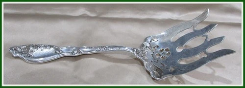 INTERNATIONAL SILVER CO. PATTERN MILLE FLEURS 1904 STERLING SILVER SERVING FORK