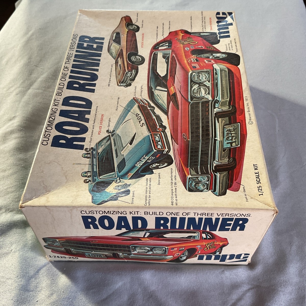 VINTAGE MPC 1974 PLYMOUTH ROAD RUNNER 1/25 SCALE MODEL CAR
