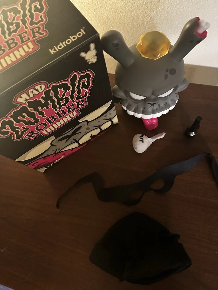 MAD ZOMBIE ROBBER 8" Vinyl Grey LIMITED ED Dunny Figure KIDROBOT - Image 3 of 4
