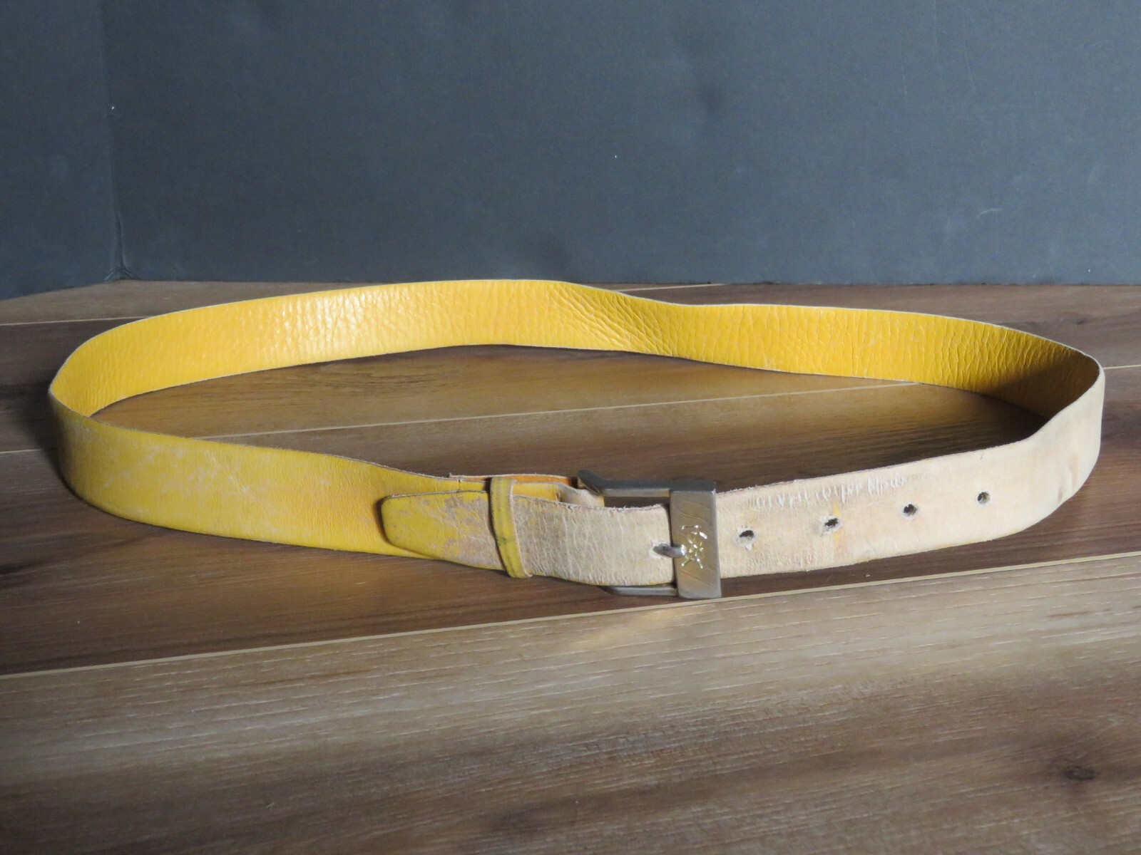 "Cintura in pelle gialla vintage YSL Yves Saint Laurent invecchiato così com'è perdita di vernice 43 5"