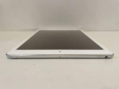 Apple iPad Air 1st Generation 16GB, Wi-Fi, 9.7in - Silver (MD788LL