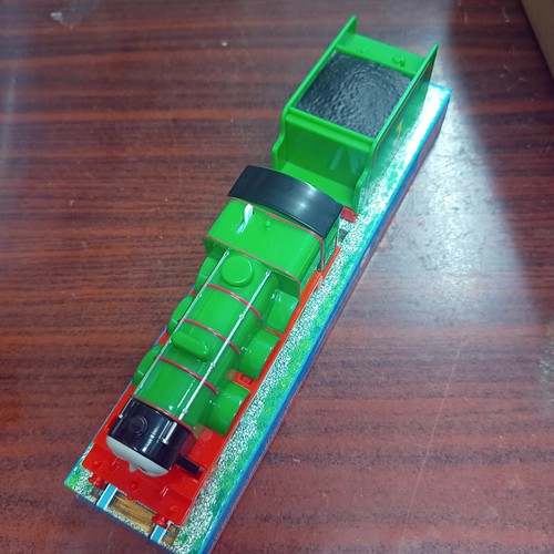 TRACKMASTER THOMAS TANK ENGING MOTORIZED TOY TRAIN- HENRY W/ 1 TRUCK - Picture 3 of 4