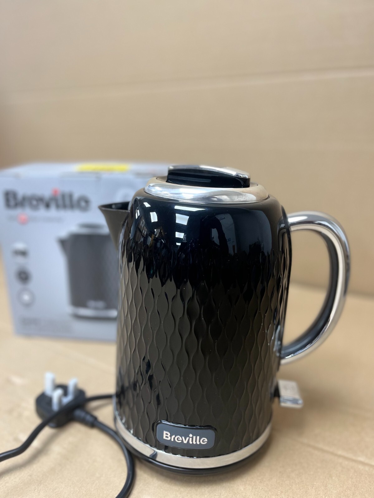 Breville VKT017 Curve Kettle Black and Chrome Cordless Fast boiling
