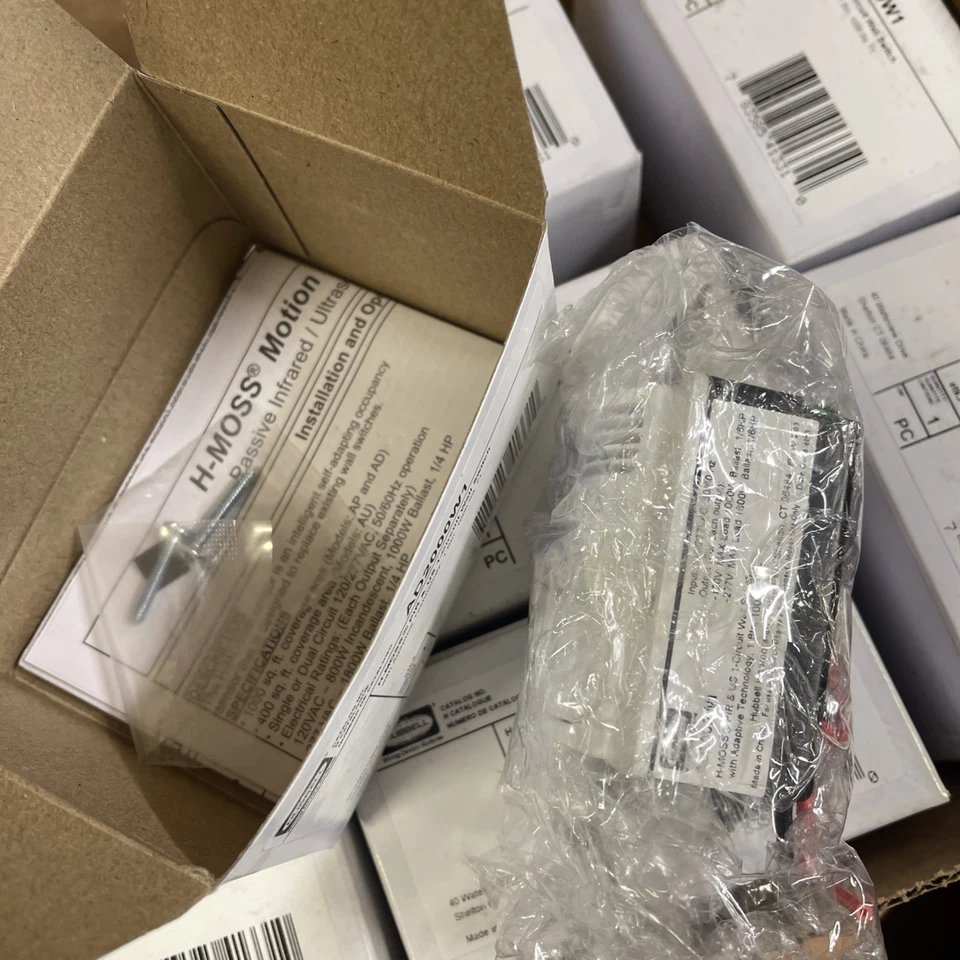 New Hubbell AD2000W1N Adaptive Dual Technology Wall Switch with 1 Relay - Image 3 of 4