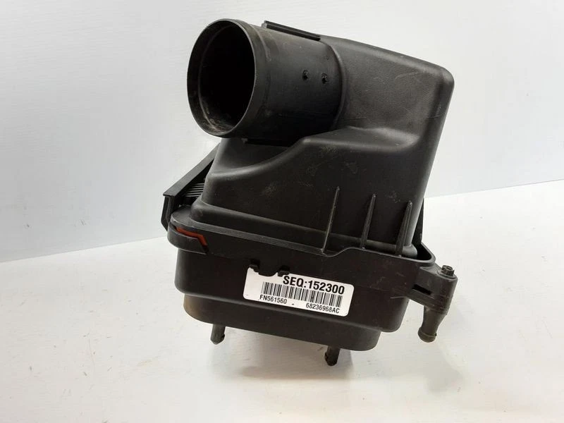 2015 - 2017 CHRYSLER 200 Air Cleaner Box OEM - Изображение 2 из 4