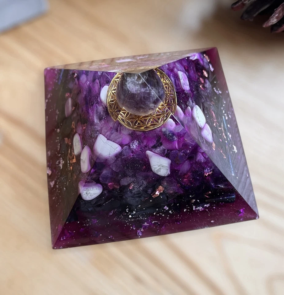 Orgonit Pyramide Bedingungslose Liebe (liebevolle Handarbeit) - Bild 4 von 4