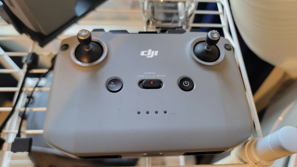 Paquete DJI Mavic 2 Pro - 2 Batt + Contr + Cargador + Estuche Foto 3 de 4