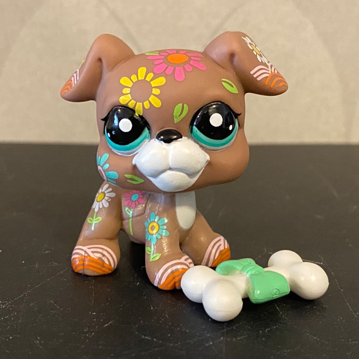 Authentic Littlest Pet Shop #1840 Flower boxer dog