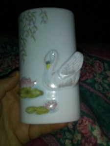 Beautiful Oval Vase With A Picture Of A Swan On It