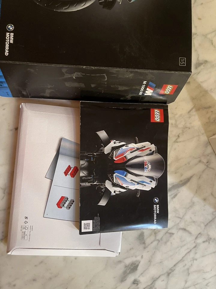 LEGO: Technic - BMW M 1000 RR (42130), foto 2 di 3