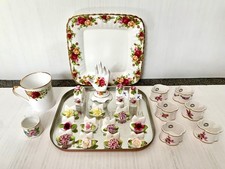 Konvolut Royal Albert Old Country Rosen & andere Marken Ornamente