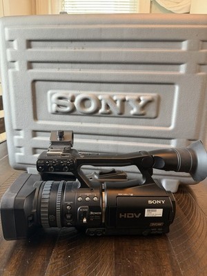 Sony HVR-V1U HDV Camcorder Kit w/ Hard Carrying Case Powers On Not Fully Tested