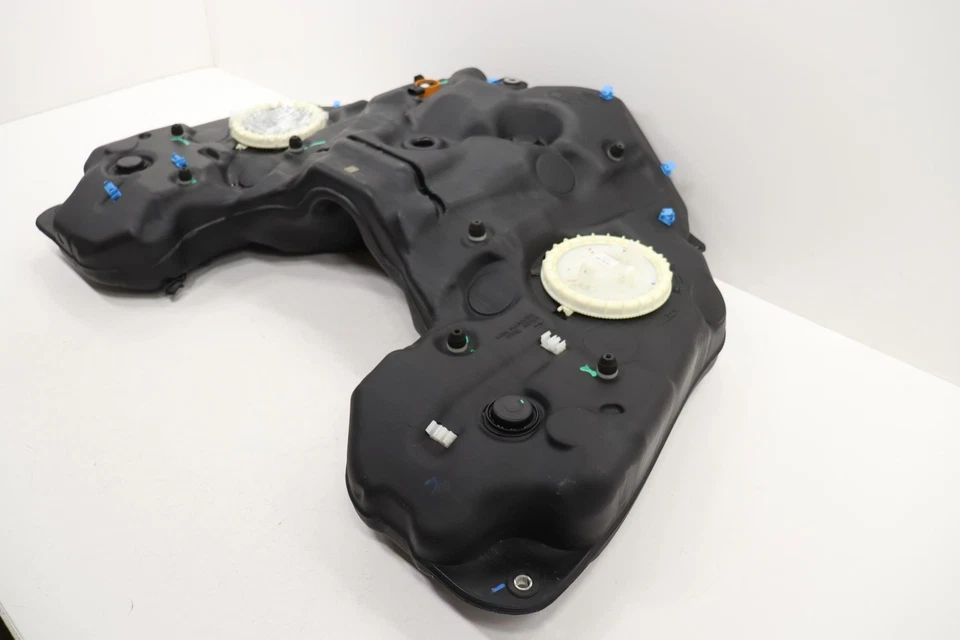 Mercedes Clase GLE 2016-2019 conjunto de tanque de combustible A1664700490 166-470-44-00 Foto 2 de 4