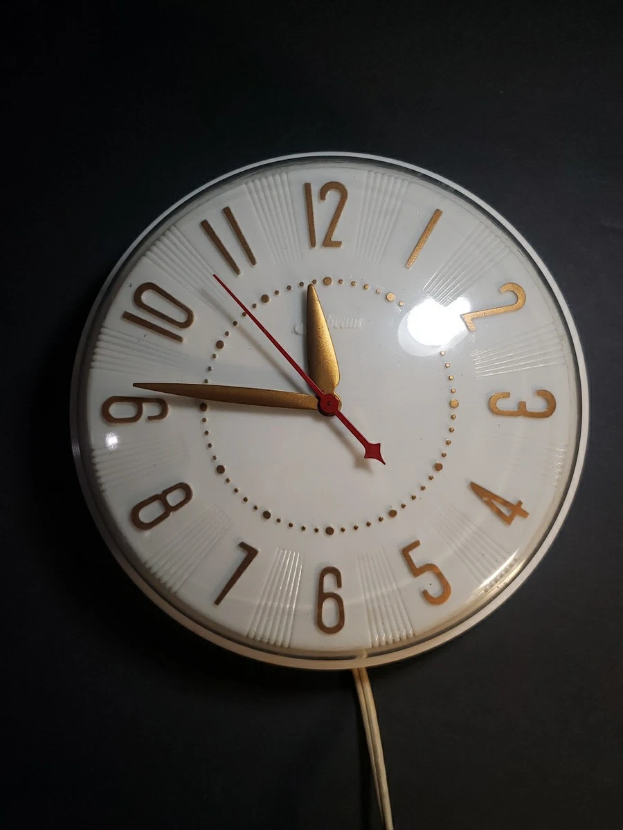 Horloge sur lame de scie ronde, peinte et | Encans des Laurentides