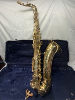 Saxofón tenor Conn vintage. (serie#: N147216)