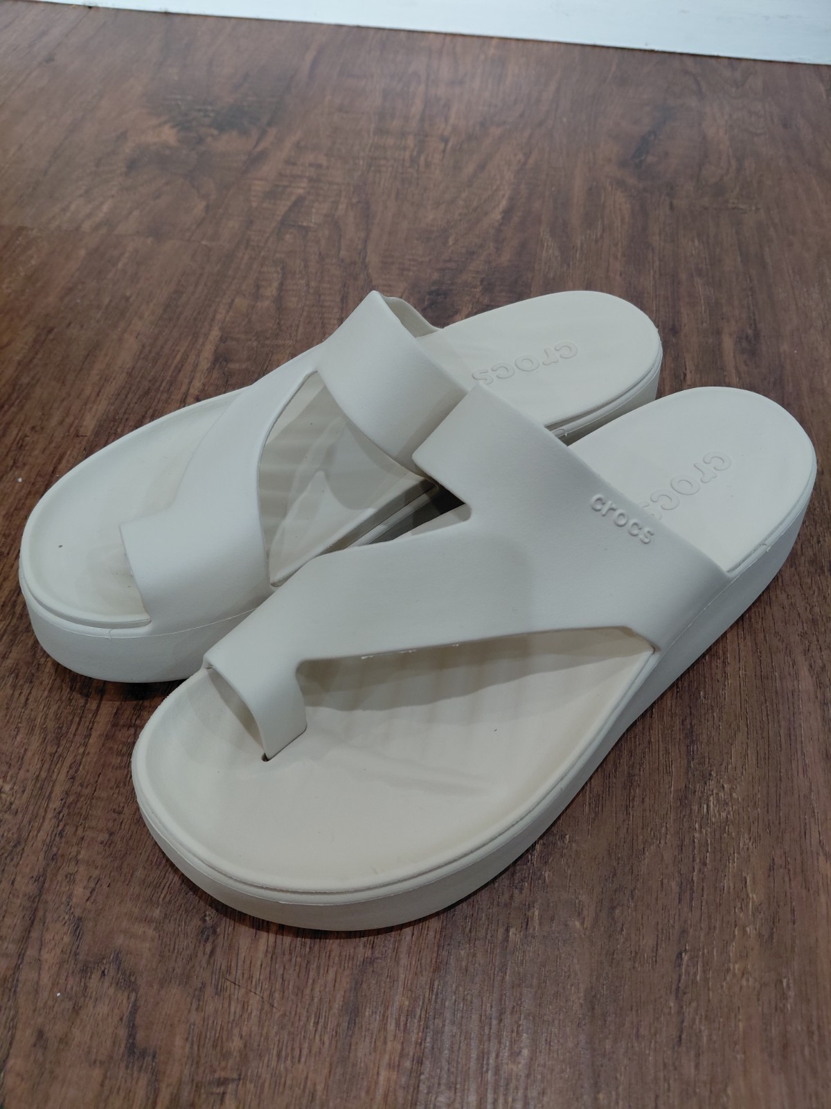 CROCS Getaway Platform Toe Loop  Sandstone Beige … - image 10