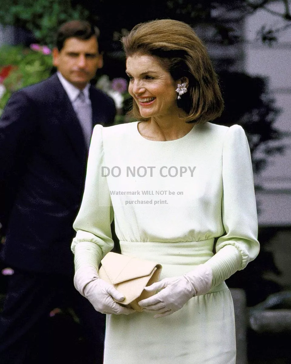 JACQUELINE KENNEDY ONASSIS AT DAUGHTER CAROLINE'S WEDDING - 8X10 PHOTO  (AB-230)