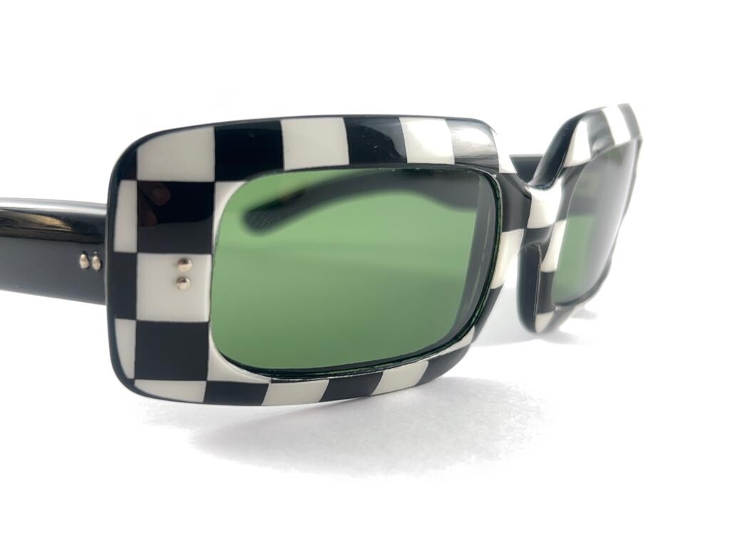 MINT VINTAGE RECTANGULAR "CHECKED" GREEN LENSES 1… - image 3