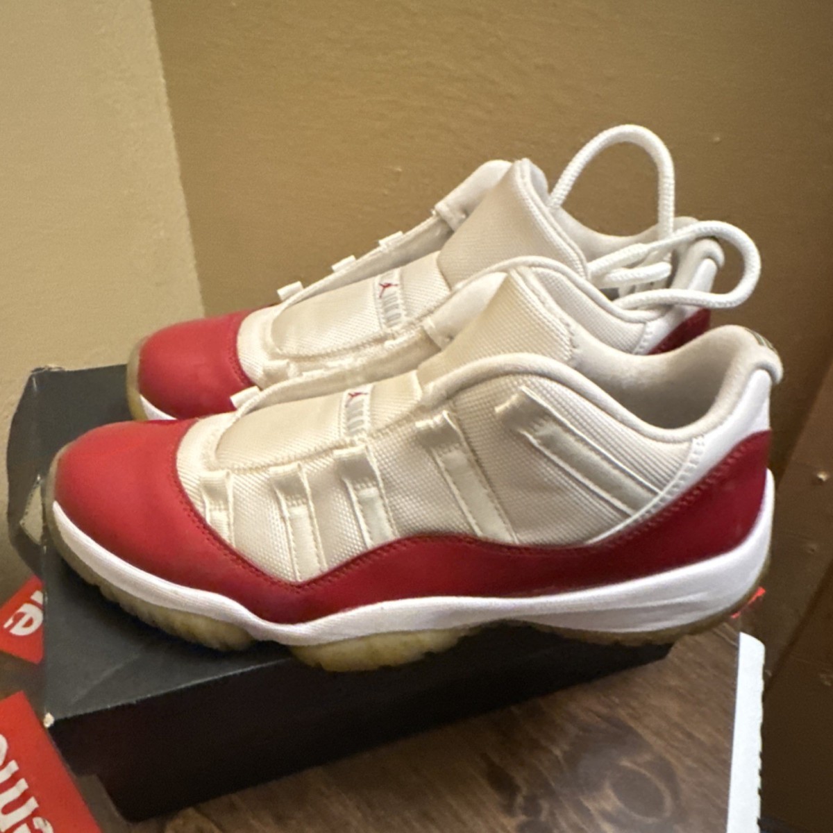 Jordan Air Jordan 11 Retro Low Cherry White/Varsity Red 528895-102