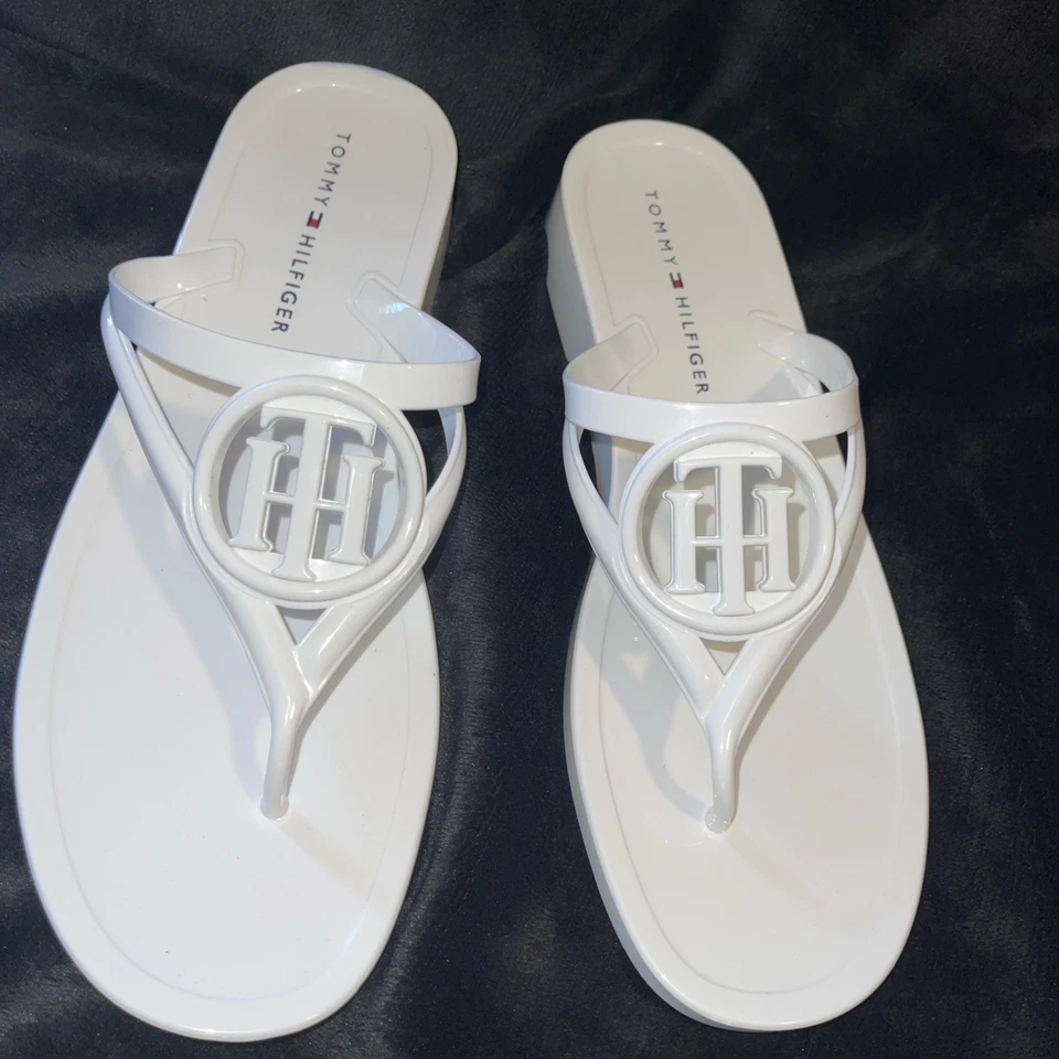 Sandálias Tommy Hilfiger Vedna tanga gelatina branca recorte logotipo chinelos tamanho 8 novas - Imagem 3 de 4
