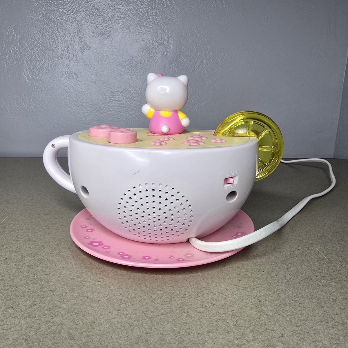 Sanrio Hello Kitty Alarm Clock Radio KT2055 Pink Teacup Design