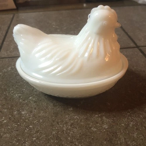 VTG Anchor Hocking White Milk Glass Chicken Hen on Nest Covered Dish