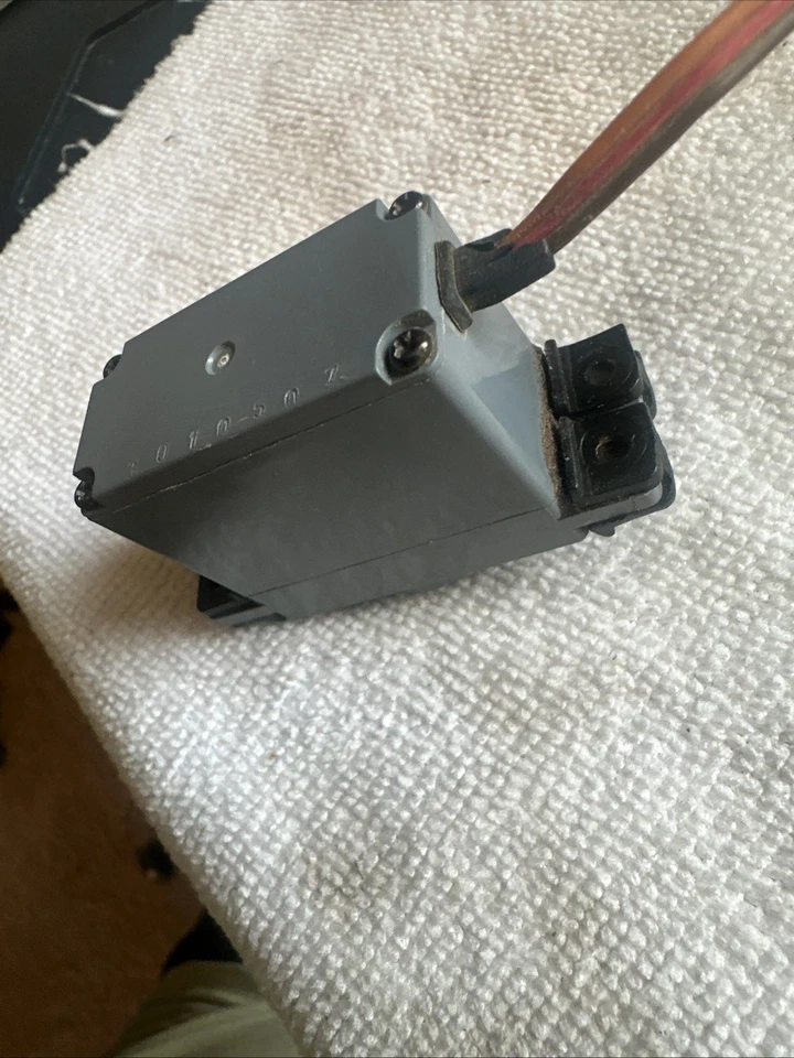 Spektrum SPM9501 Z270 Servo Case Grey - Image 4 of 4