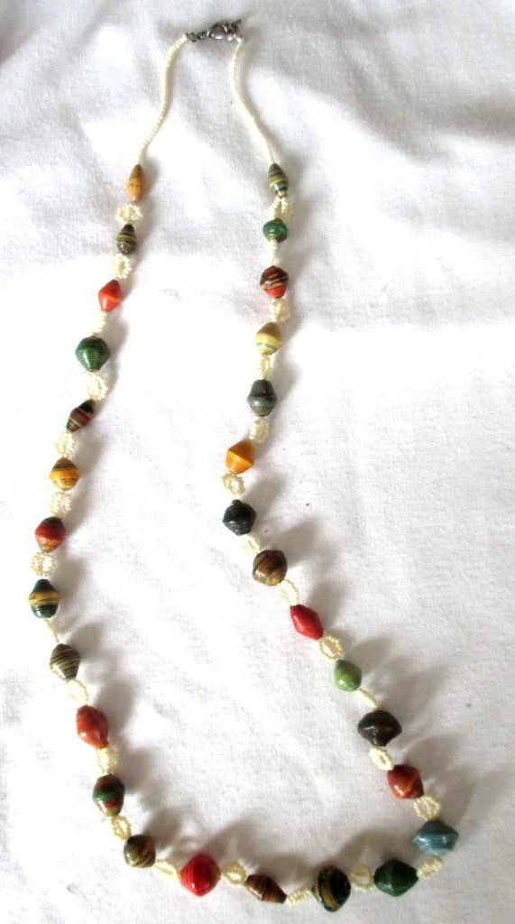 OFF WHITE Collana Perline Carta Riciclata 30" Multicolore Off White Accento Chiusura a Levetta