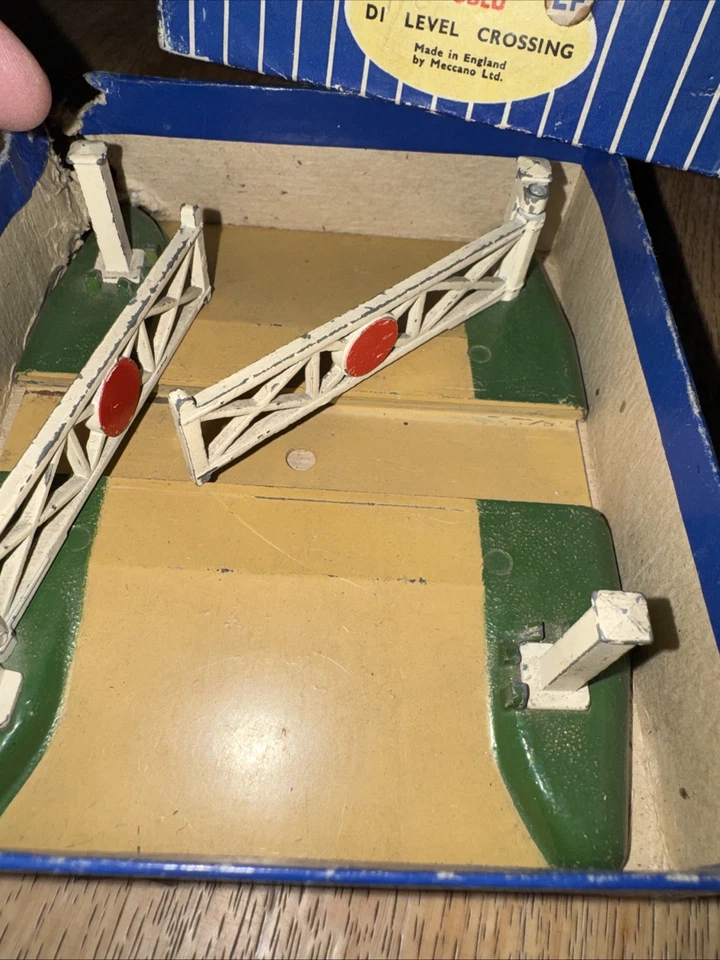 Vintage Hornby Dublo D1 Level Crossing OO Gauge Accessories Meccano - Image 3 of 4