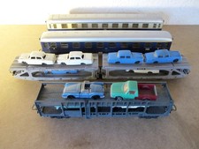 2 Autotransport-Waggons (Lima) und 2 Schnellzug-Wagen (Lima und Primex/Märklin)